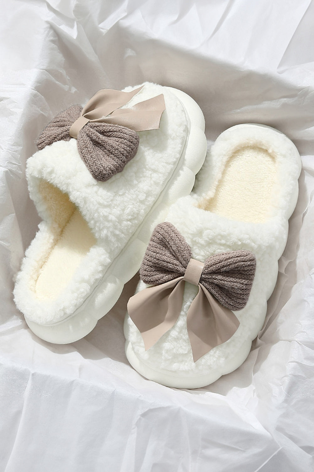 White Contrast Bowknot Applique Plush Winter Slippers (Bow Colors May Differ by Batch)